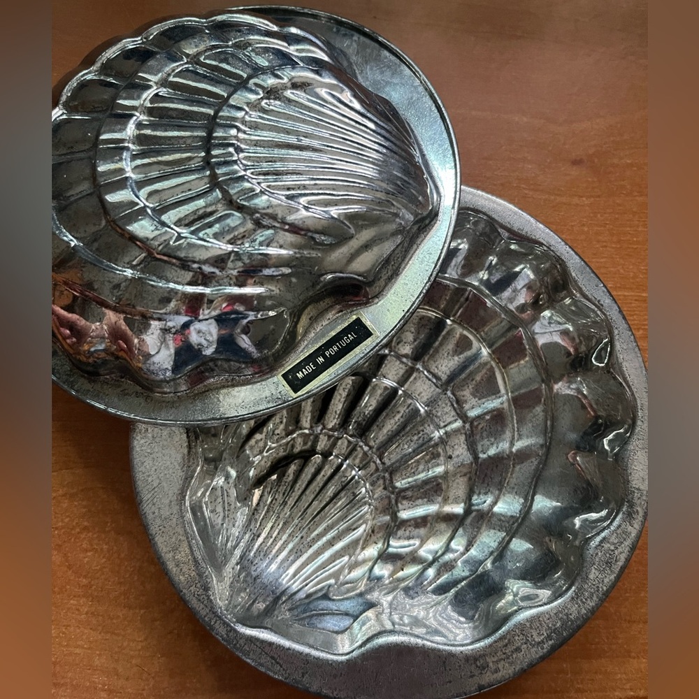 Silver/chrome shell bowls